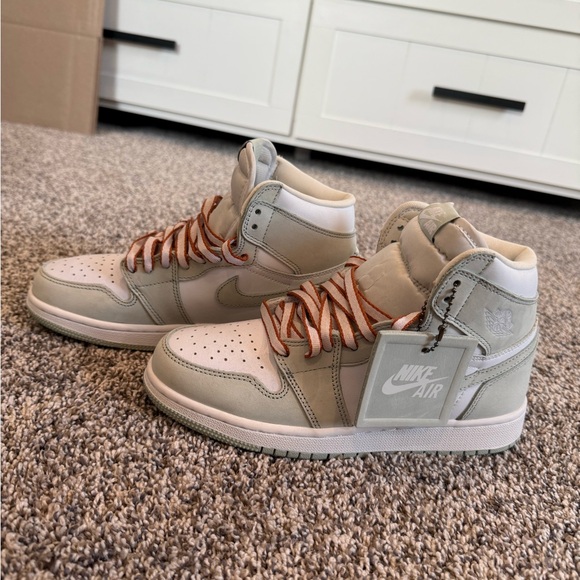 Air Jordan 1 Retro High OG (PS) Sneakers - Picture 4 of 5